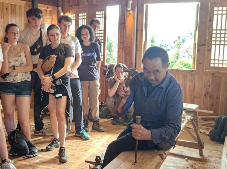 遠山迎客來——比利時師生體驗重慶土家族傳統文化魅力