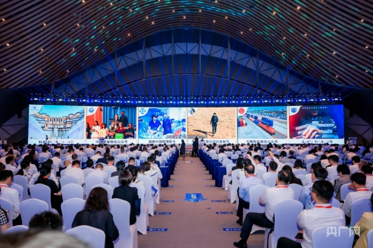 2025中國網絡文明大會｜走好網上群眾路線，百個成績突出賬號構建網絡“同心圓”