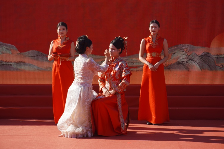 幸福結“蜜” 50多對新人在長沙桃花嶺參與集體婚禮_fororder_mmexport1756451805667