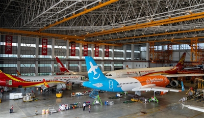 “在自貿港，修全球飛機！”