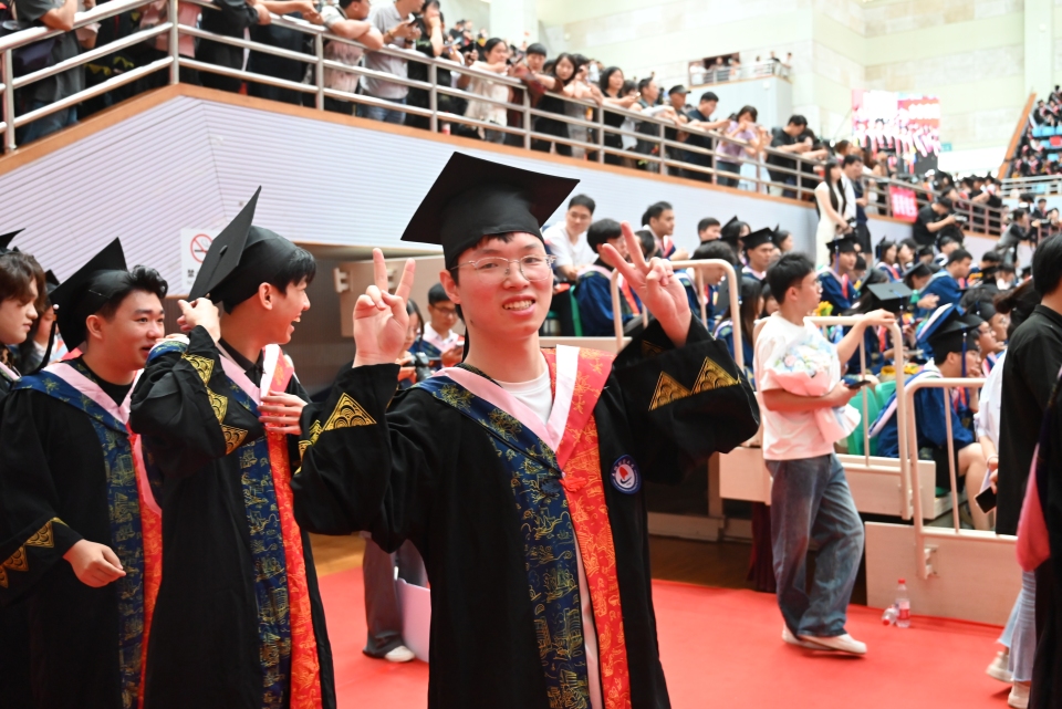 安徽財經大學舉辦2025屆畢業生畢業典禮暨學位授予儀式_fororder_DSC_5414.JPG