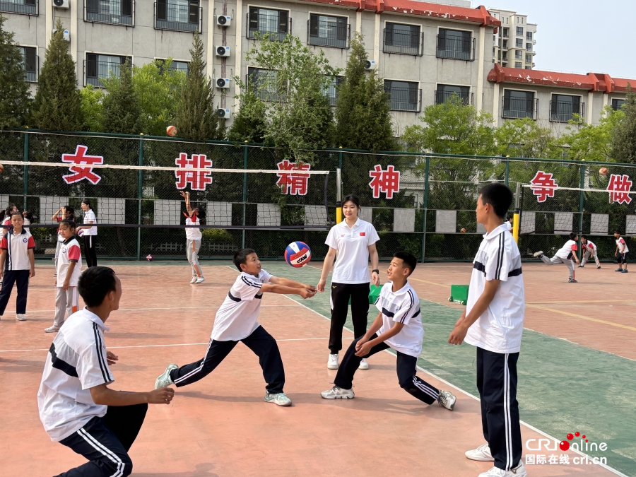 2025年校園排球公益行走進天津棲鳳小學助力青少年排球發展_fororder_5