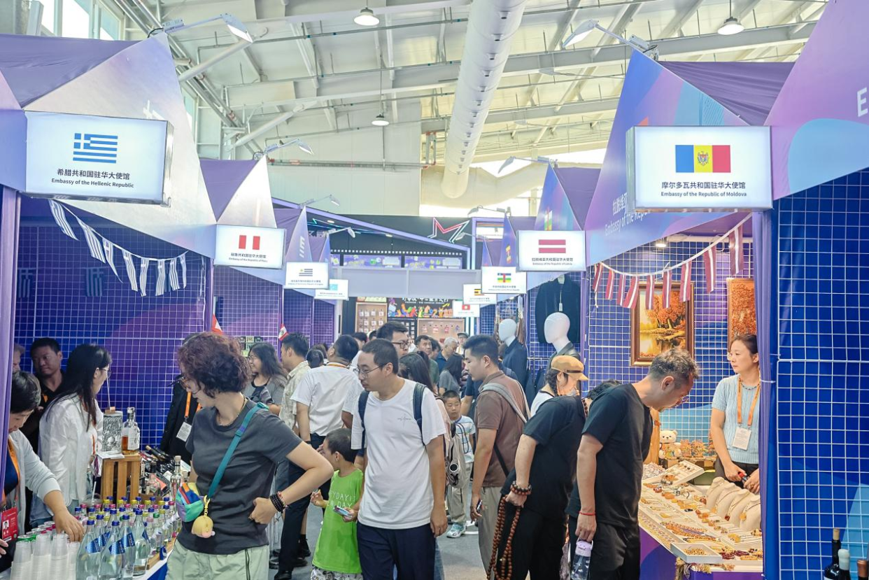Décima edición del evento de intercambio y exhibición cultural "Mundo Colorido" concluye con éxito_fororder_6