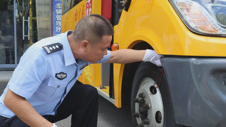 湖南衡陽縣開展校車“大體檢” 撐起師生“平安傘”_fororder_2