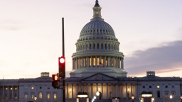 政府“停擺”不停 美國民航業遭遇前所未有“暴風雪”