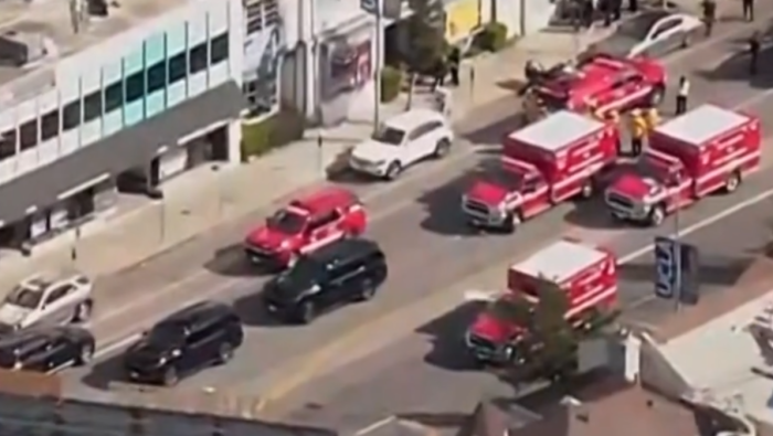 七旬老嫗開車撞入洛杉磯華人超市 至少3死7傷