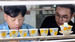 瓷載橘香 湖南洞口宋窯手藝人與師父“爆改”洞口宋瓷