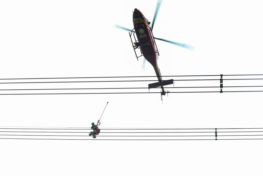 Huaian, Jiangsu: Helicopter Live-Line Operation to Repair Broken Ground Wires_fororder_圖片12