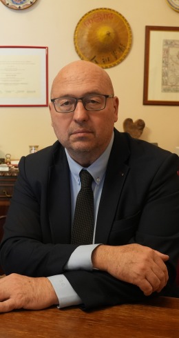 海外人士談抗戰丨專訪：中國對二戰勝利的貢獻應被全世界銘記——訪意大利戈裏齊亞市文化大使奧爾讚_fororder_海外人士談抗戰｜專訪：中國對二戰勝利的貢獻應被全世界銘記——訪意大利戈裏齊亞市文化大使奧爾讚（1）XxjpsgC007232_20250825_PEPFN0A001.JPG