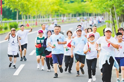 2025海南工會職工健步走（瓊中）活動舉行