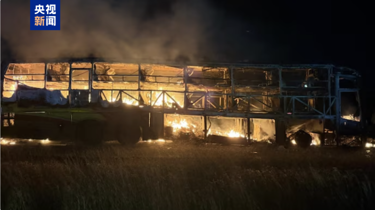 印度安得拉邦兩車相撞起火 致人員傷亡