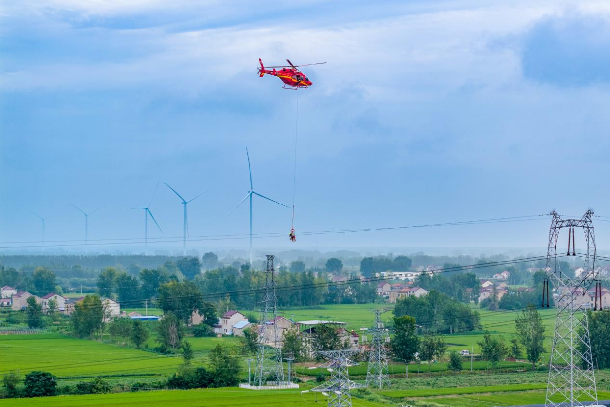 Huaian, Jiangsu: Helicopter Live-Line Operation to Repair Broken Ground Wires_fororder_圖片11