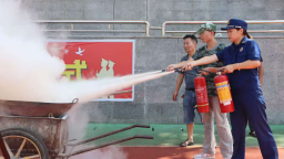 湖南新邵推動消防安全進校園 上好開學“第一課”