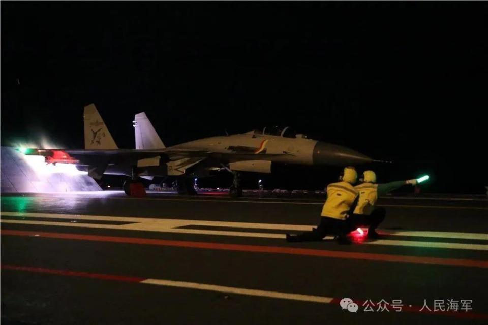 中國海軍雙航母編隊赴遠海開展實戰化訓練