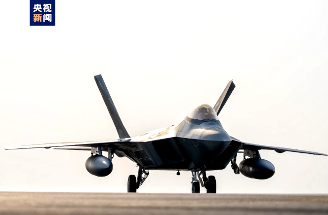 視頻丨伊朗再軍演 美部署F-22 談判前夕美伊加緊“排兵布陣”