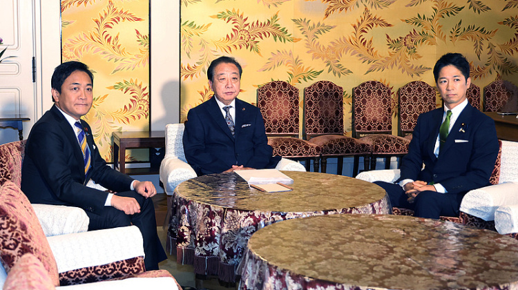 閃評丨日本政黨“合縱連橫” 首相將上演“苗木之爭”？