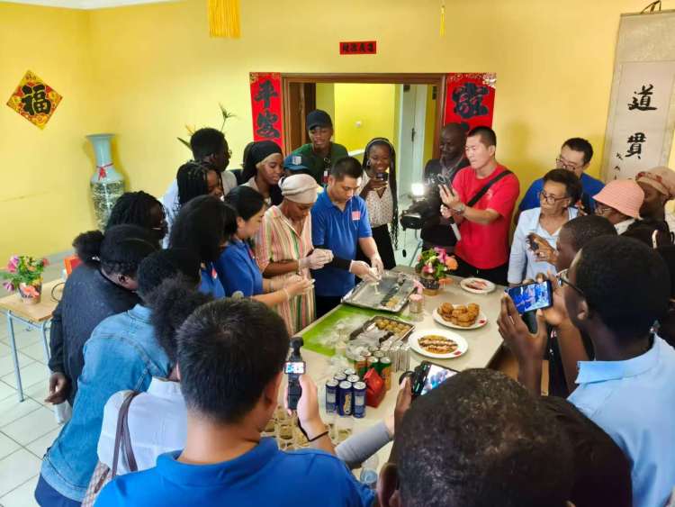 資訊有故事丨賞明月、品月餅……非洲師生沉浸式體驗中秋“團圓味”