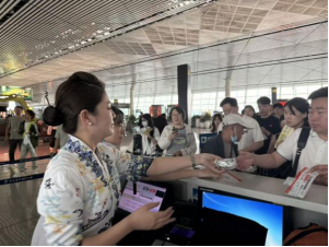 天津航空錦繡乘務組暑運紀實：  用愛與責任書寫暑運新答卷_fororder_圖片18