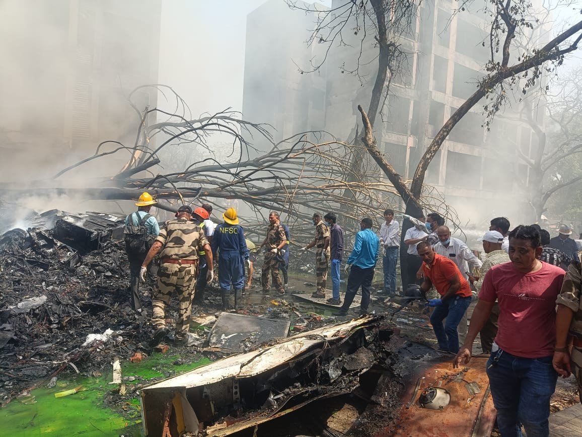 印媒稱印度客機墜毀已造成至少120人死亡 機上乘客倖存的可能性極小_fororder_圖片2
