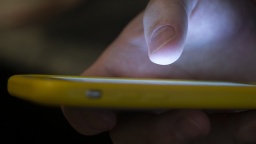 新加坡將禁止中學生在校內使用智慧手機或手錶