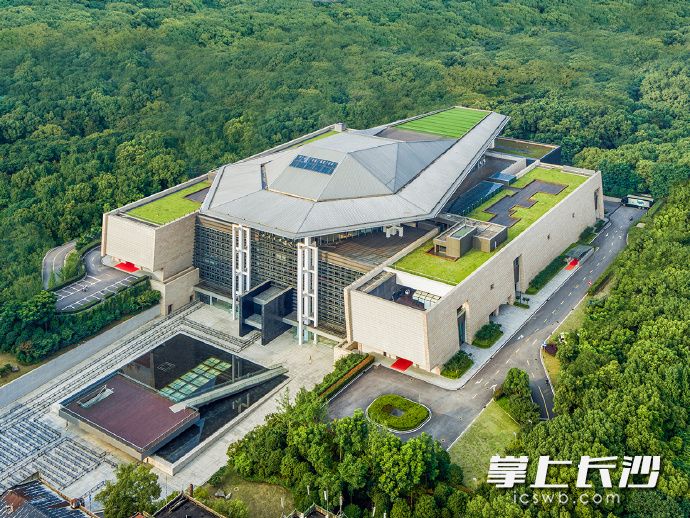 湖南博物院暑期再開“夜遊模式” 新增散客預約名額5000個_fororder_mmexport5604ff4ab96f269912b1bfb72230113f_1750810204006