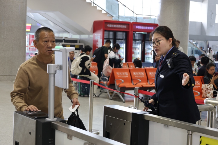端午假期 內蒙古全區跨區域人員流動量1272.95萬人次 同比上升近一成_fororder_交通_1