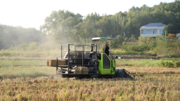 湖南衡山縣秸稈打捆離田騰沃土 助力油菜種植