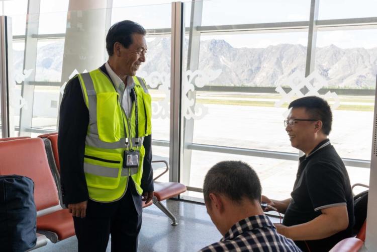 輝煌60載 魅力新西藏丨蒼穹志：守護高原空港，見證雪域騰飛