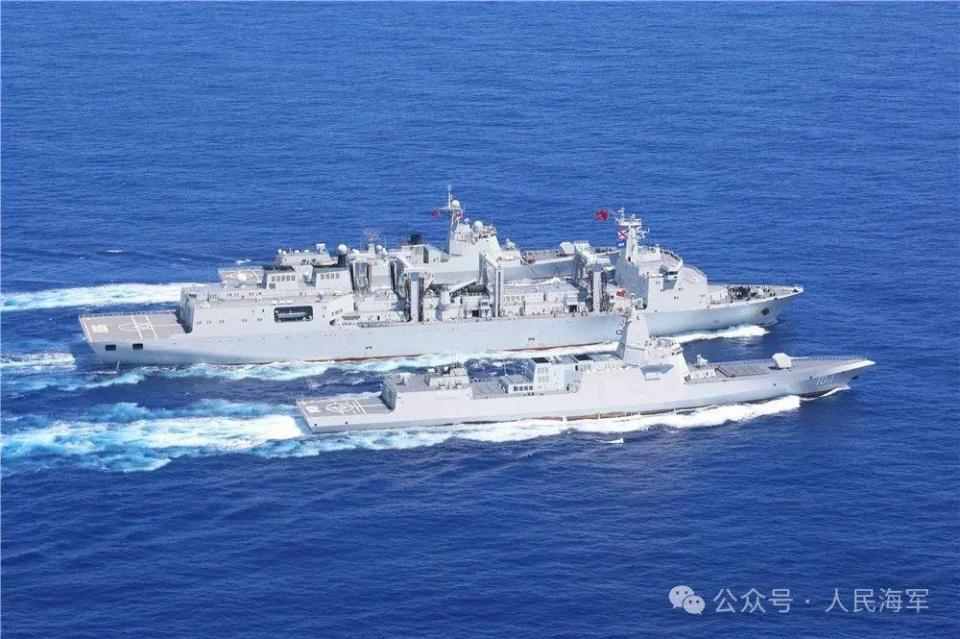 中國海軍雙航母編隊赴遠海開展實戰化訓練