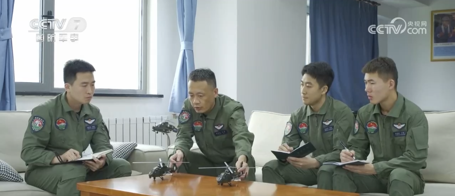 探訪閱兵訓練場 | 空中梯隊：突出實戰標準 以戰鬥姿態進入參閱狀態