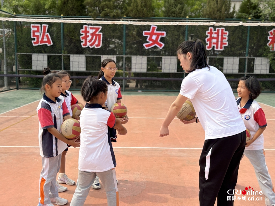 2025年校園排球公益行走進天津棲鳳小學助力青少年排球發展_fororder_4