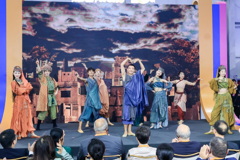 Décimo Evento de Exhibición e Intercambio Cultural "Mundo Colorido" se inaugura en Beijing_fororder_15 (1)