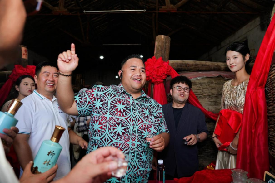 Diplomats Accredited to China from over Ten countries Explore Liulin Liquor, Savoring the Millennia-old 'Jiuhai Aroma' Legacy_fororder_圖片3