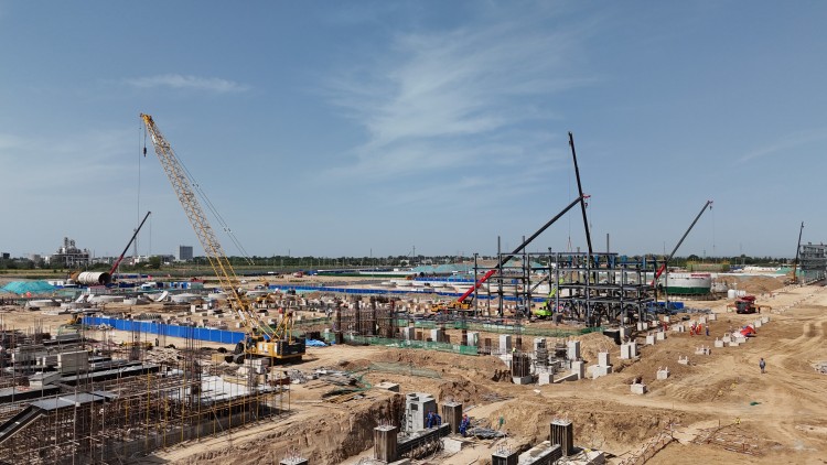 慶陽：項目建設量質齊升 市屬省列項目完成投資額甘肅第一_fororder_慶陽同欣輕烴深加工項目施工現場。薛亮