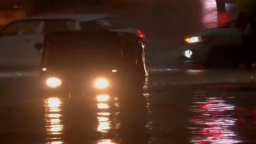 印度德里地區突發暴雨 上百架次航班延誤