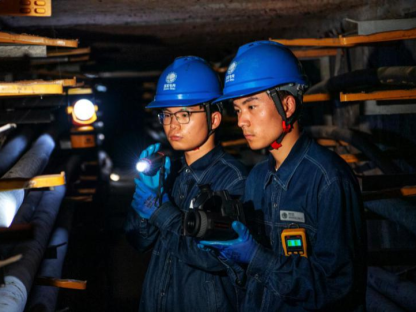 State Grid Shaanxi Electric Power: Braving Peak Summer Heat to Ensure Public Comfort
