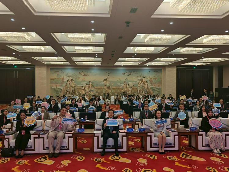 2025國際青年文明互鑒對話會敦煌啟幕 中外青年共繪文明交流新圖景_fororder_5