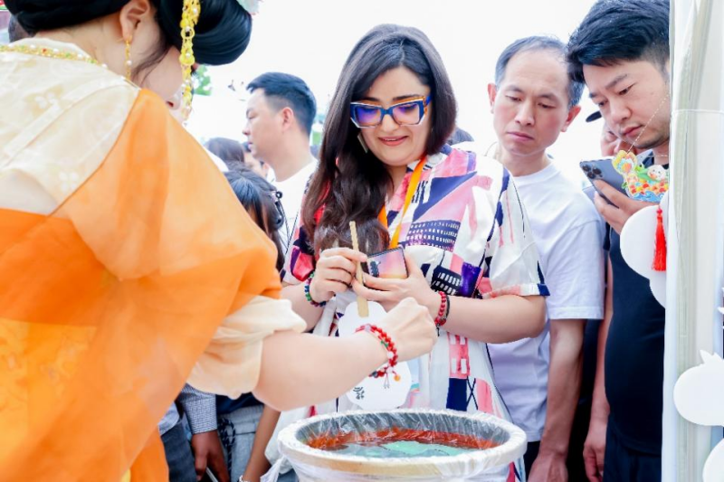 Fragrant Zongzi and Dragon Boat Races: Neighborhood Culture Festival Kicks off in Yingpu Subdistrict, Qingpu District, Shanghai_fororder_圖片3