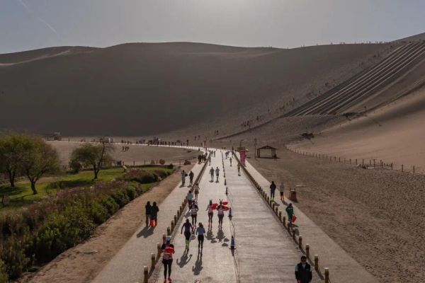 2025敦煌半程馬拉松圓滿落幕