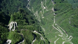 “雲”上競速 駛向“未來”——世界AI競速錦標賽總決賽在湖南張家界落幕