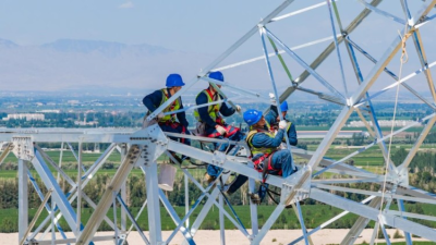 First Steel Tower Successfully Assembled for Zhangye Power Plant 750kV Transmission Project in Gansu