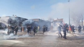 視頻丨美明尼蘇達州居民舉行抗議示威 要求聯邦執法人員離開