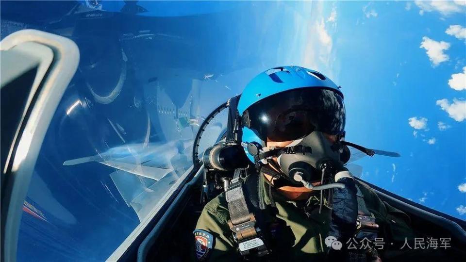 中國海軍雙航母編隊赴遠海開展實戰化訓練