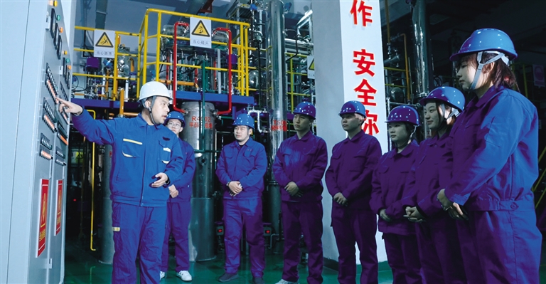 鄂爾多斯職業學院打造能源特色專業 服務國家戰略基地建設_fororder_3