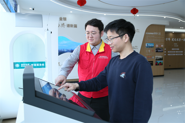 State Grid Hubei Information & Telecommunication Company: AI-Powered Staff Ensure "Service Never Stops" During Spring Festival, Bringing Warmth to Smart Business Halls_fororder_IMG_9535
