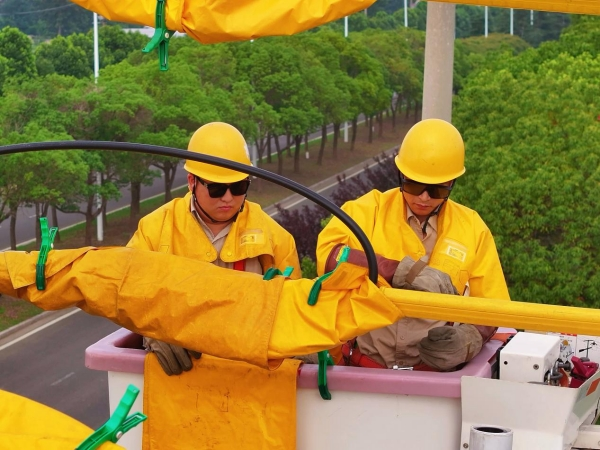 International Student in Huaian Experiences the Scorching “Trial by Fire” of Live-Line Operations_fororder_圖片4