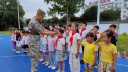 黃山市徽州區：進軍營學作風 軍民魚水潤童心