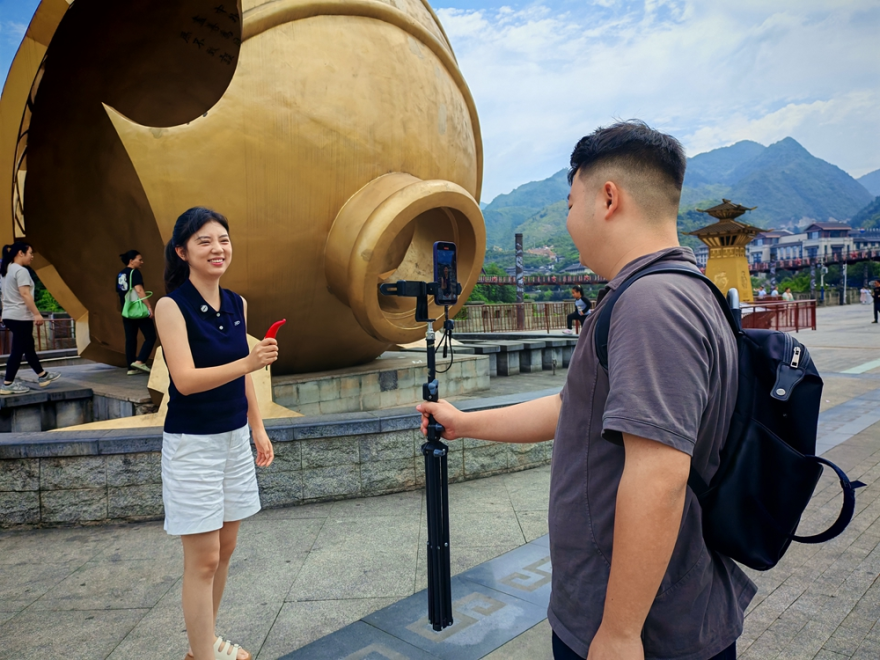 Renhuai, Guizhou: Riding the “Live-Streaming Express” to Boost Jiang-Flavor Baijiu Sales_fororder_圖片6