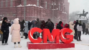 視頻丨暴雪難擋熱情 俄羅斯民眾冒雪看春晚