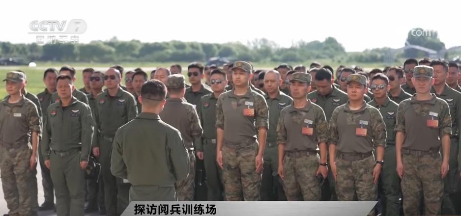 探訪閱兵訓練場 | 空中梯隊：突出實戰標準 以戰鬥姿態進入參閱狀態